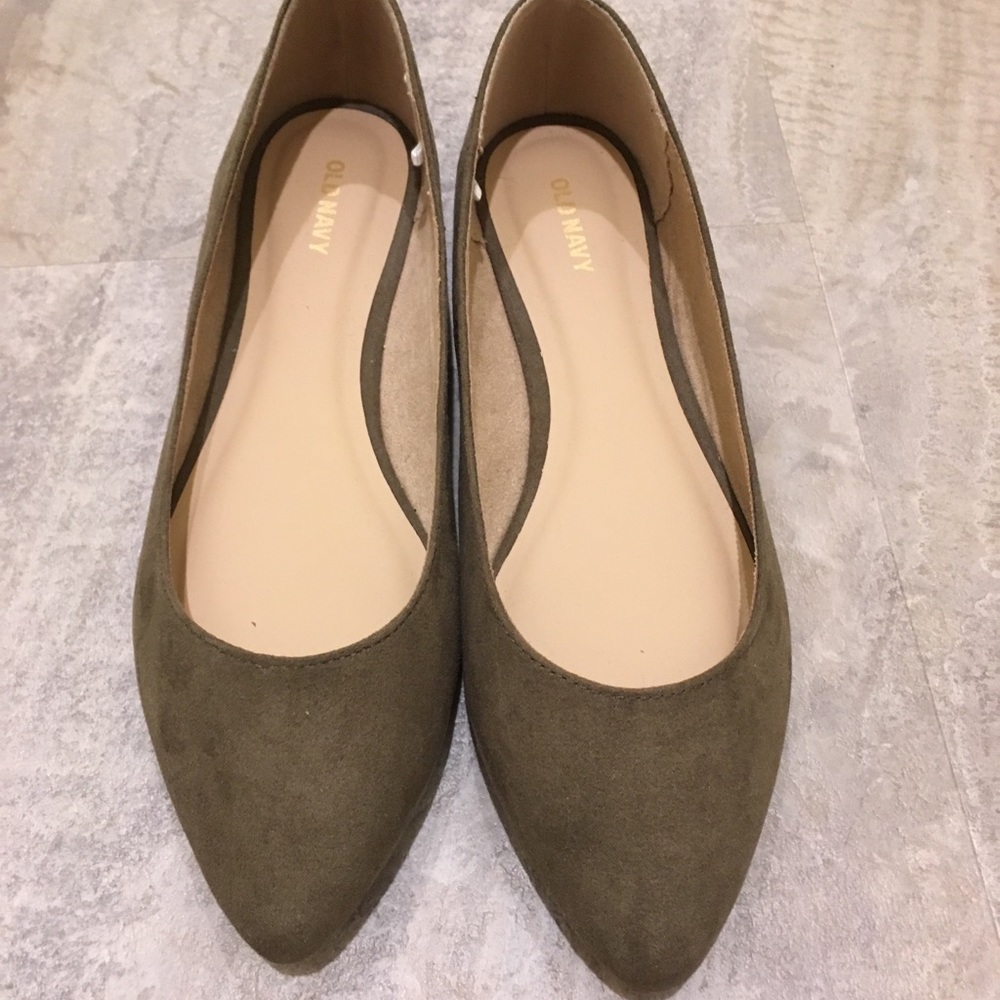 ✨✨NWOT!! Suede flats✨